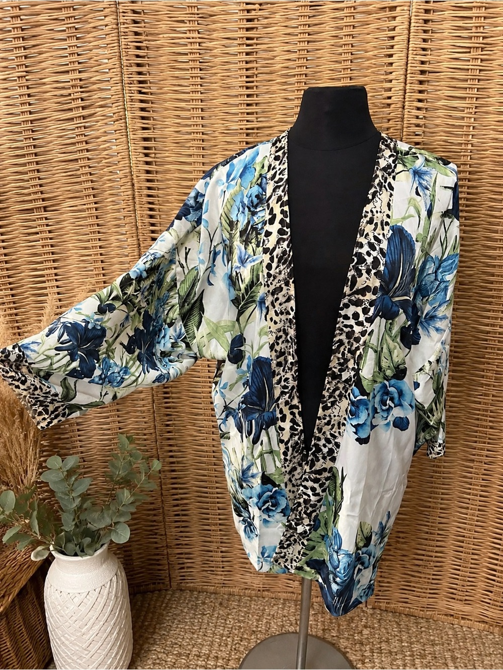 Chico’s Kimono Cardigan Blue Floral & Animal Print 3/4 Sleeve Boho Lightweight - Picture 3 of 12